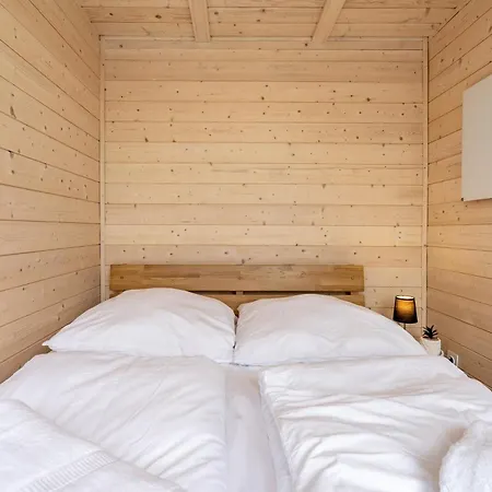 Tiny Am Bergheider 公寓 *