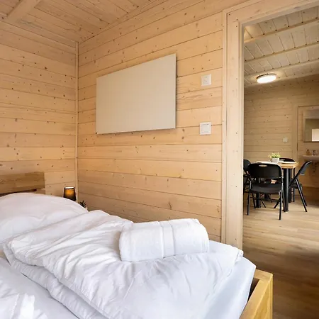 Tiny Am Bergheider 公寓 *